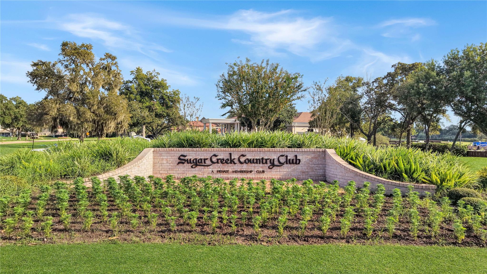 402 Lakeside Boulevard
