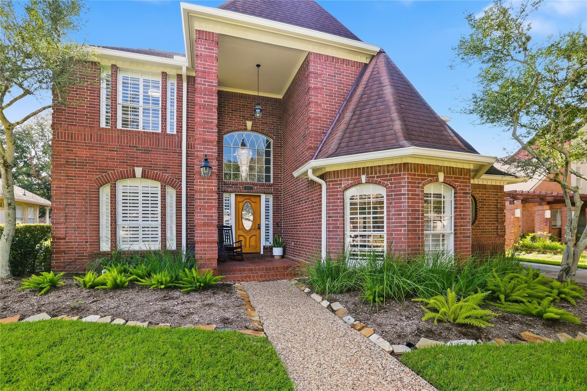 402 Lakeside Boulevard