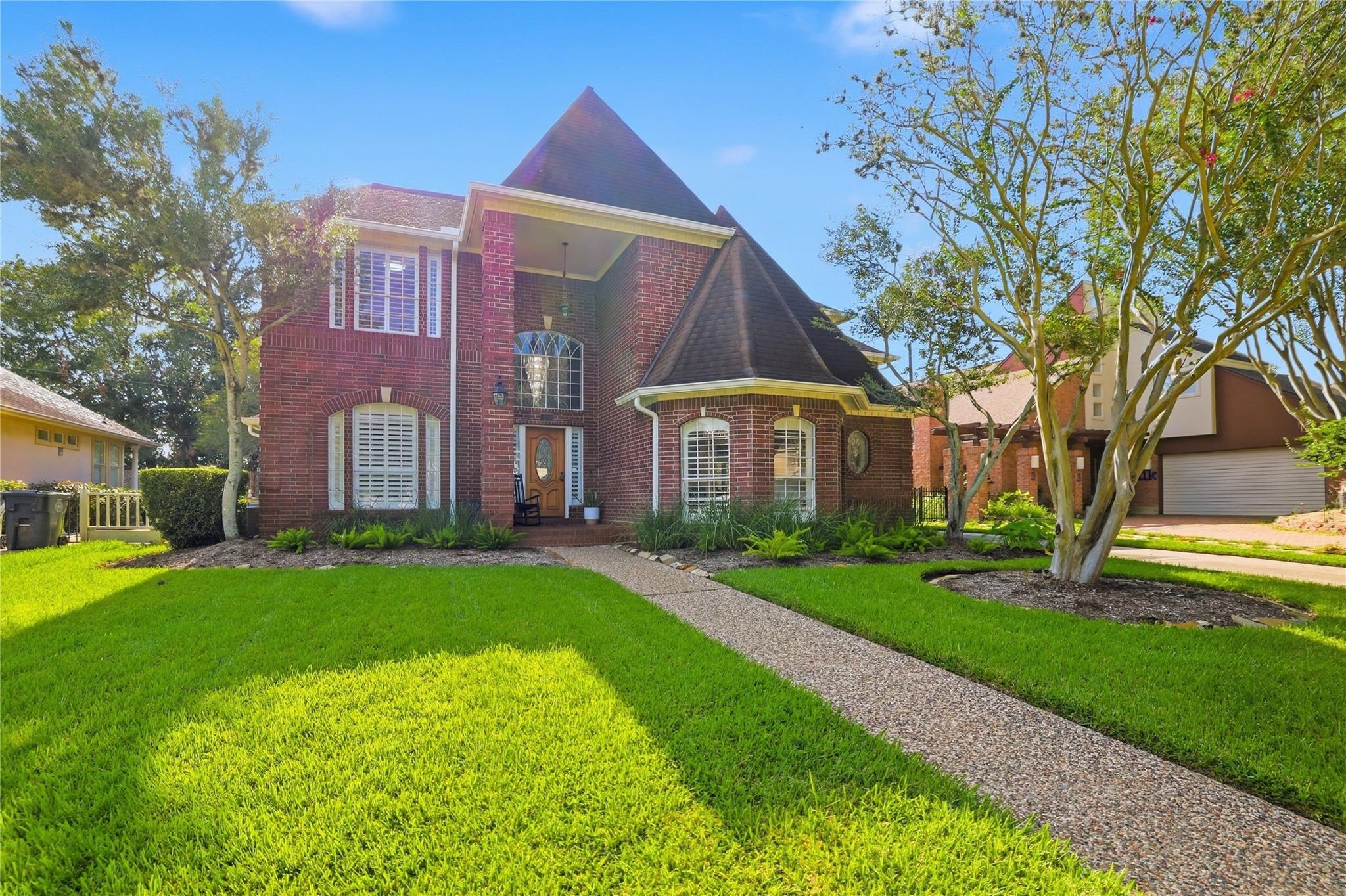 402 Lakeside Boulevard