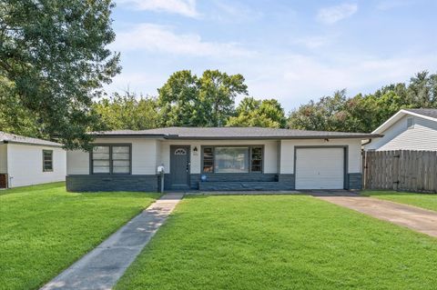 Photo of 921 22nd Avenue N, Texas City, TX 77590 (MLS # 82400615)