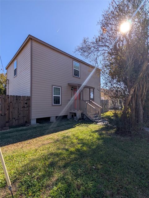 Photo of 1300 Cypress Street, Baytown, TX 77520 (MLS # 88691762)