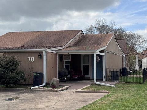 Townhouse For Sale - 70 Westwood Drive<br/> Trinity County, Trinity, TX 75862