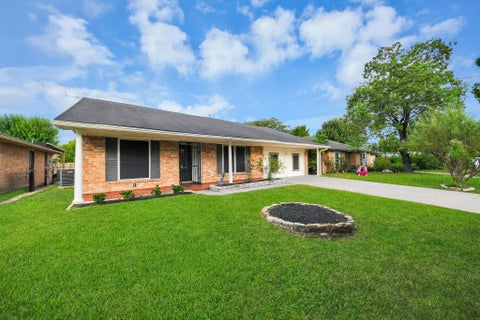 Tiny photo for 15103 Weil Place, Houston, TX 77060 (MLS # 28274357)