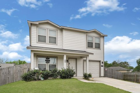 Photo of 11 Becca Court, Brookshire, TX 77423 (MLS # 90815201) Photo of 11 Becca Court, Brookshire, TX 77423 (MLS # 90815201)