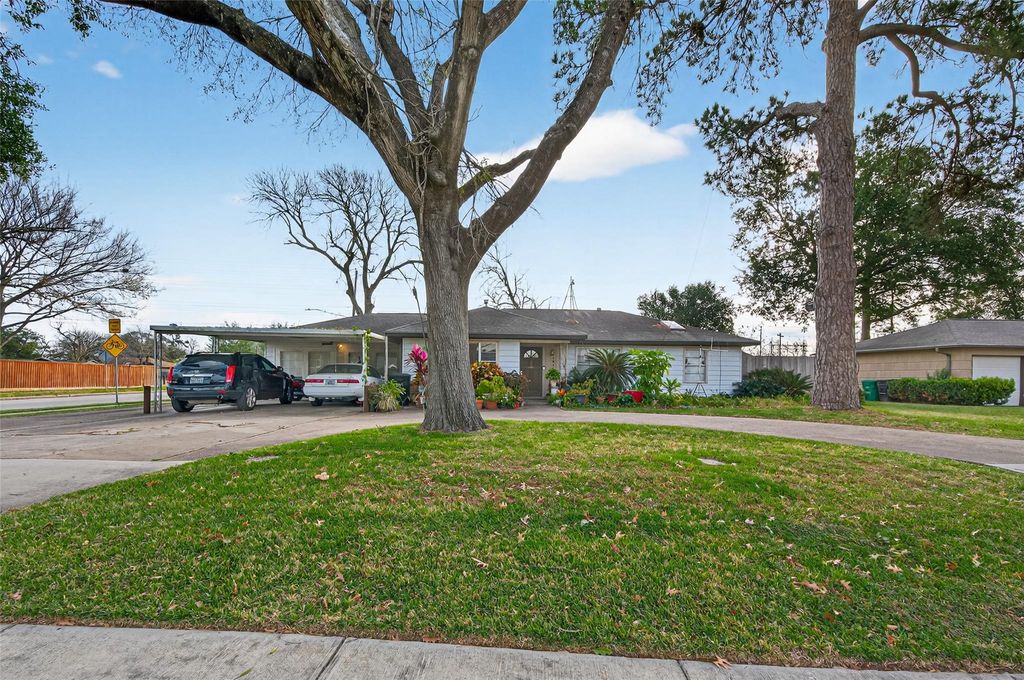 Photo of 1614 Wycliffe Drive, Houston, TX 77043 (MLS # 56080883)