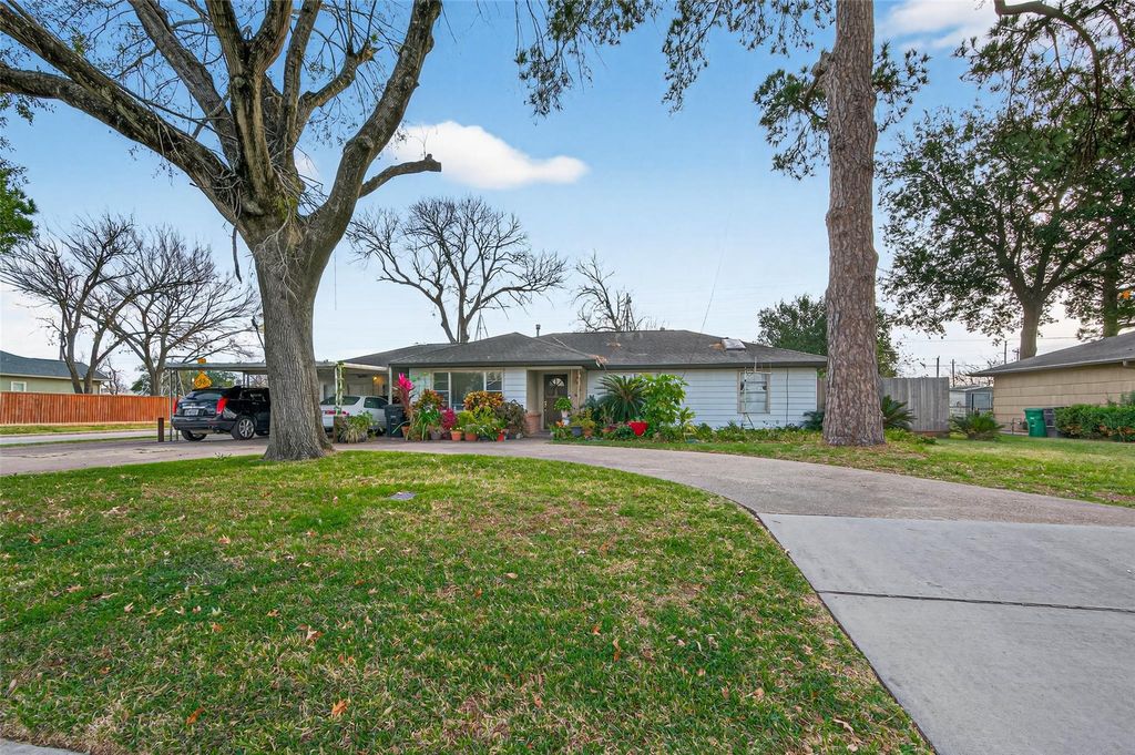 Photo of 1614 Wycliffe Drive, Houston, TX 77043 (MLS # 56080883)