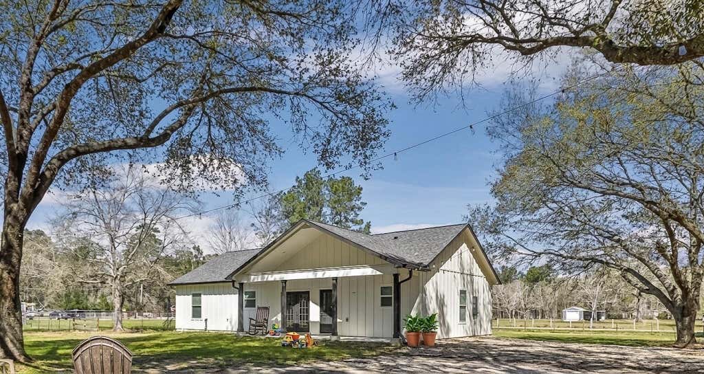 Photo of 99 Hickory Ridge Drive #D, Huffman, TX 77336 (MLS # 94035621)