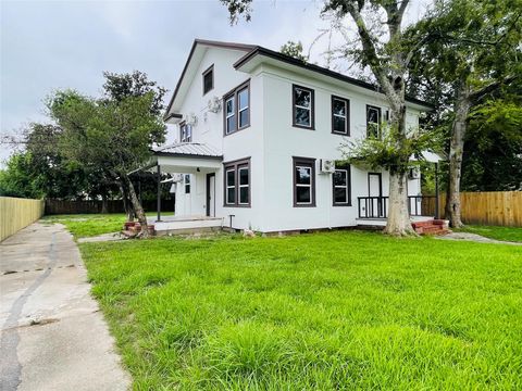 Photo of 2187 Franklin Street, Beaumont, TX 77701 (MLS # 83133414)