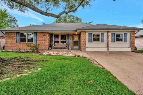Photo of 1403 Newport Boulevard, League City, TX 77573 (MLS # 20699495)