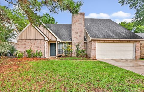 Photo of 4719 Silver Frost Drive, Houston, TX 77066 (MLS # 72153757)