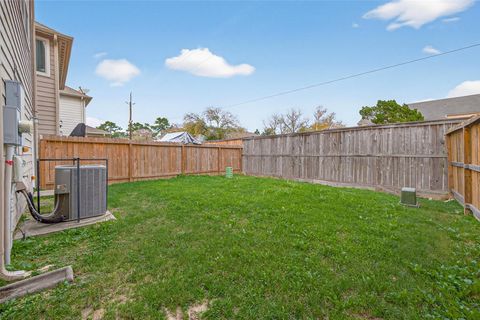 Tiny photo for 17110 Amarose Drive, Houston, TX 77090 (MLS # 77195328)