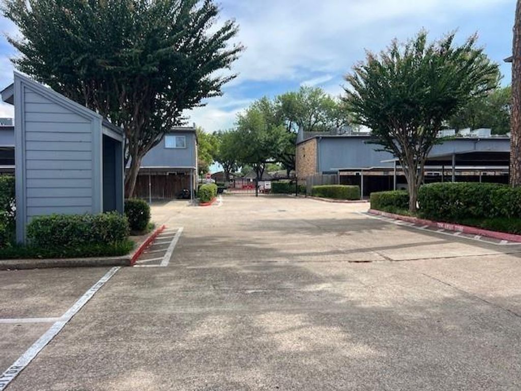 Photo of 6202 Skyline Drive #7, Houston, TX 77057 (MLS # 46875843)