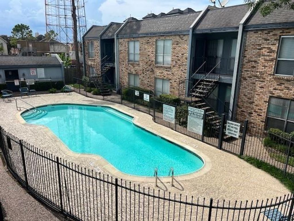 Photo of 6202 Skyline Drive #7, Houston, TX 77057 (MLS # 46875843)