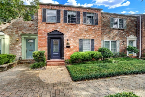 Townhouse For Sale - 6403 Burgoyne Road #7<br/> Harris County, Houston, TX 77057