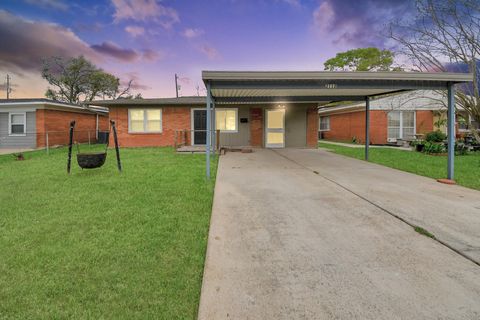 Photo of 2112 Dewberry Lane, Pasadena, TX 77502 (MLS # 51130728)