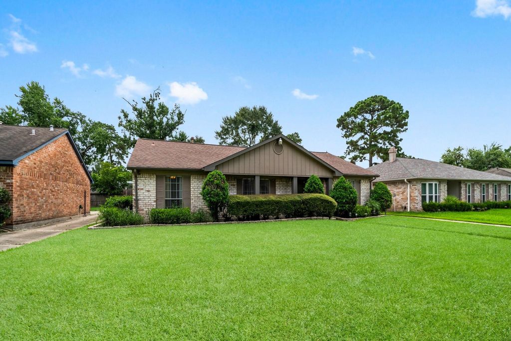 Photo of 17610 Crestline Road, Humble, TX 77396 (MLS # 54069828)