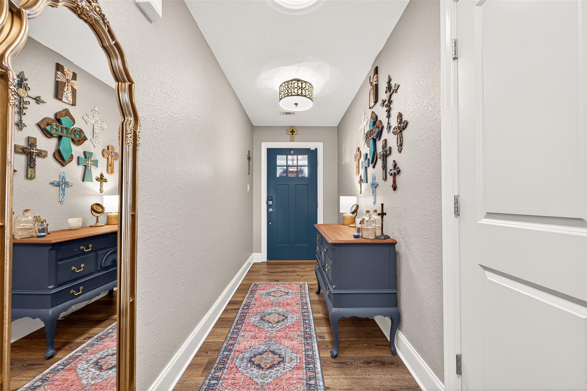 3802 Crestwood Circle