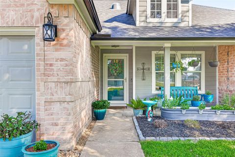 Photo of 3802 Crestwood Circle Cir, Needville, TX 77461 (MLS # 43047240)