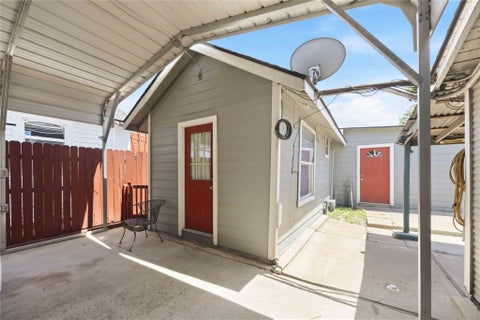 Photo of 9430 E Avenue K #A, Houston, TX 77012 (MLS # 23330935)