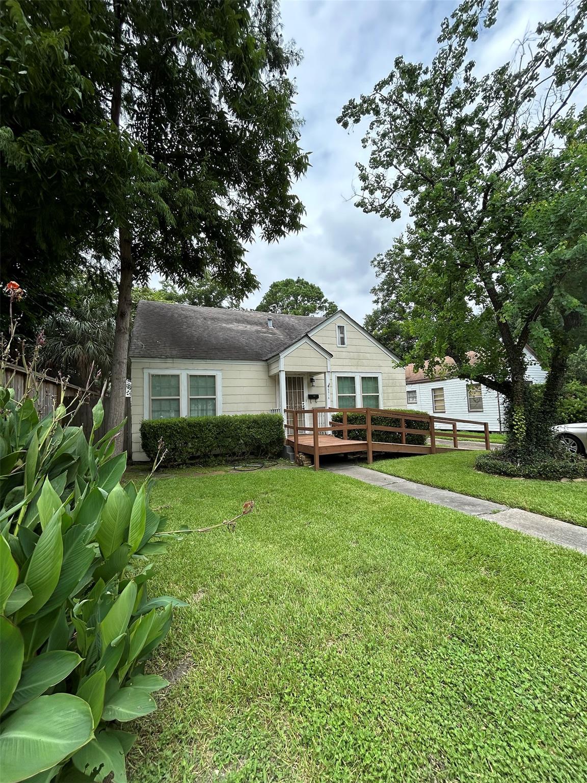 6614 Weslayan Street