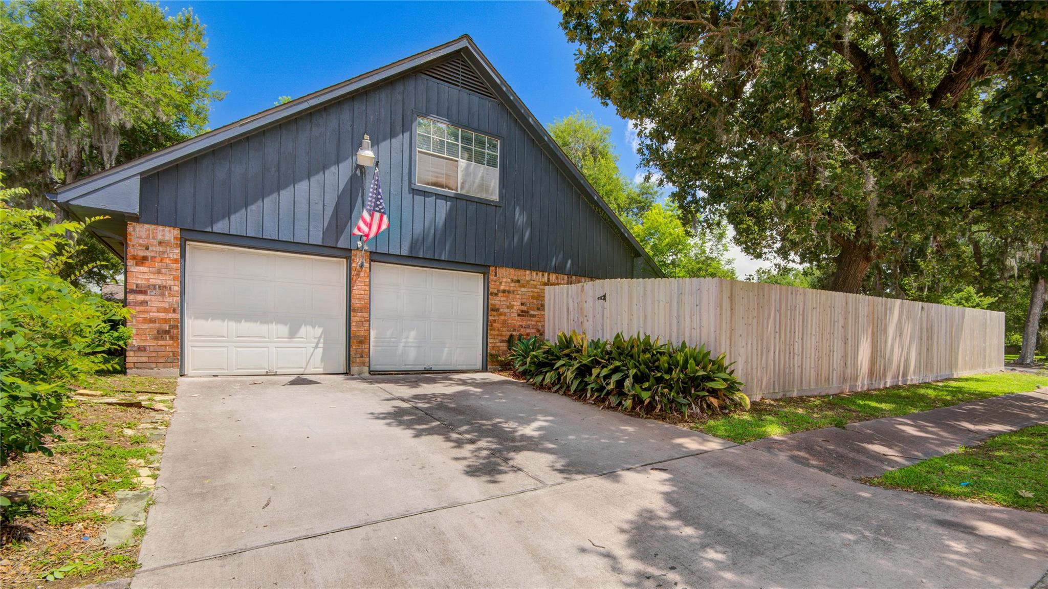 15702 Wandering Trail