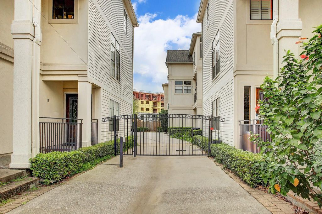 Photo of 1611 Mcdonald Street, Houston, TX 77007 (MLS # 53068224)