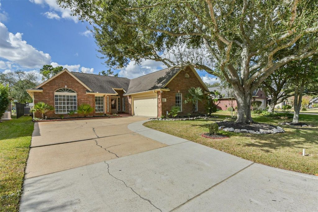 Photo of 3810 E Peach Hollow Circle, Pearland, TX 77584 (MLS # 18668876)