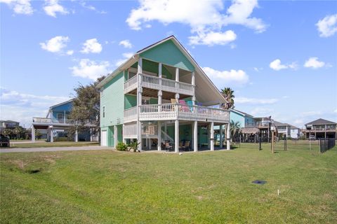 Photo of 962 Raymond, Crystal Beach, TX 77650 (MLS # 48023199)