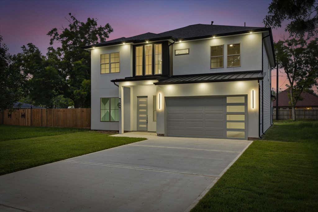 Photo of 707 S Iowa Street, La Porte, TX 77571 (MLS # 19658940)