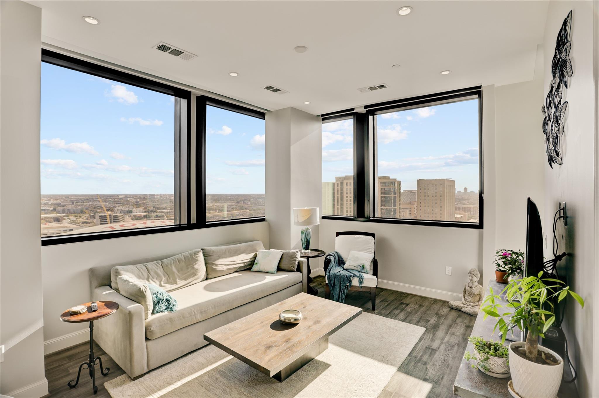 1211 Caroline Street 1804