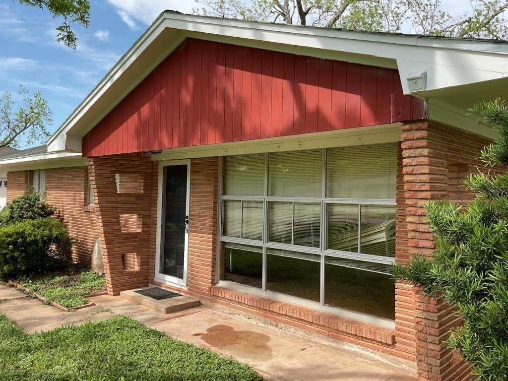 210 Southern Oaks Drive