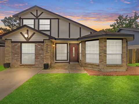 Photo of 3823 Suttonford Drive, Houston, TX 77066 (MLS # 29156231)