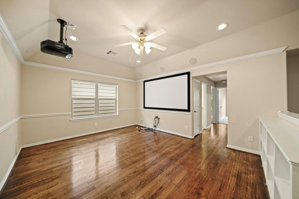 Photo of 1121 Beall Landing Court, Houston, TX 77008 (MLS # 25982267)