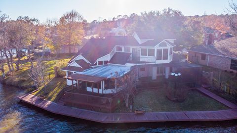 Photo of 1511 W Lake Shores Circle, Huntsville, TX 77340 (MLS # 24179724)