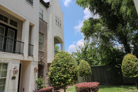 Townhouse For Rent - 2037 Fannin Station<br/> Houston, TX 77045