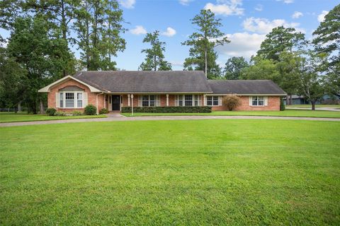 Photo of 900 Wildbriar Drive, Lufkin, TX 75904 (MLS # 56502025)