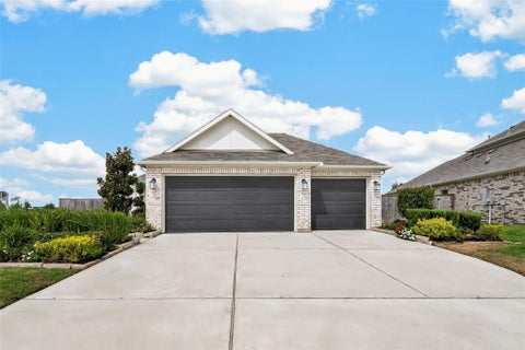 Photo of 2003 Heather Ridge Way, Rosenberg, TX 77471 (MLS # 78000110)