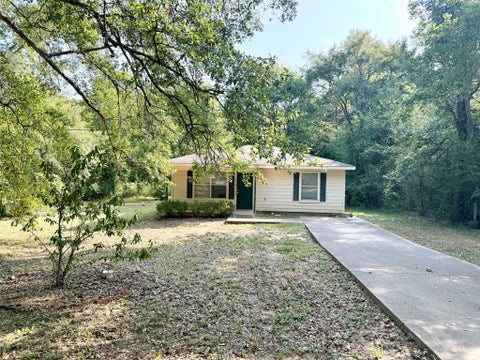 Photo of 1040 Monroe Street St, Crockett, TX 75835 (MLS # 15369164)