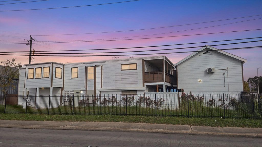 Photo of 6723 South Loop E #9, Houston, TX 77087 (MLS # 4352927)