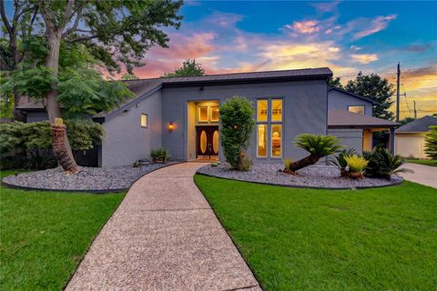 Photo of 1026 Riverlace Drive, Houston, TX 77079 (MLS # 63038872)
