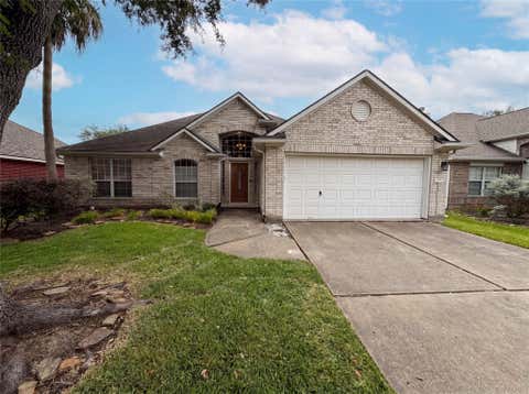 Homes For Sale - 208 Green Cedar Drive<br/> Galveston County, League City, TX 77573
