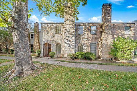 Photo of 8726 Wilcrest Drive #8726, Houston, TX 77099 (MLS # 4581096)
