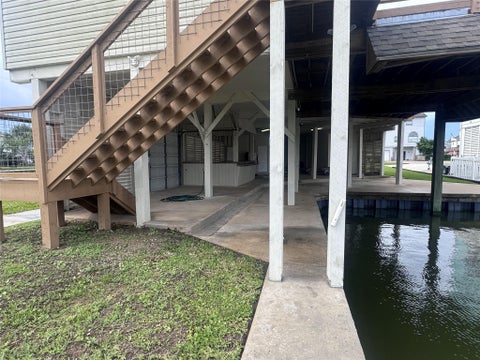 Tiny photo for 1702 E Castaway Street, Tiki Island, TX 77554 (MLS # 58166871)