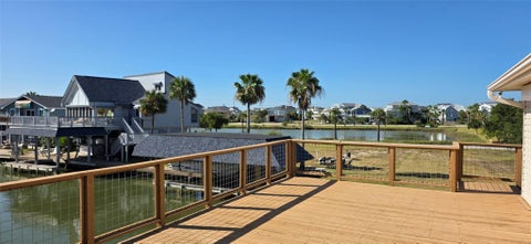 Tiny photo for 1702 E Castaway Street, Tiki Island, TX 77554 (MLS # 58166871)