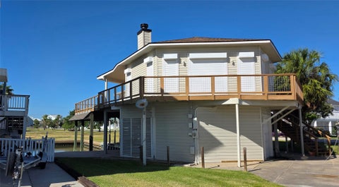 Tiny photo for 1702 E Castaway Street, Tiki Island, TX 77554 (MLS # 58166871)