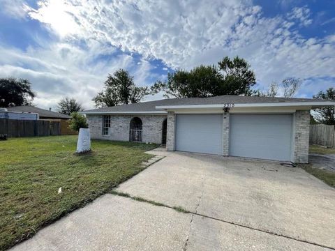 Photo of 2310 Heather Street, Highlands, TX 77562 (MLS # 27007093)