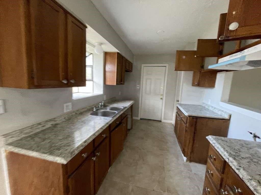 Photo of 2310 Heather Street, Highlands, TX 77562 (MLS # 27007093)