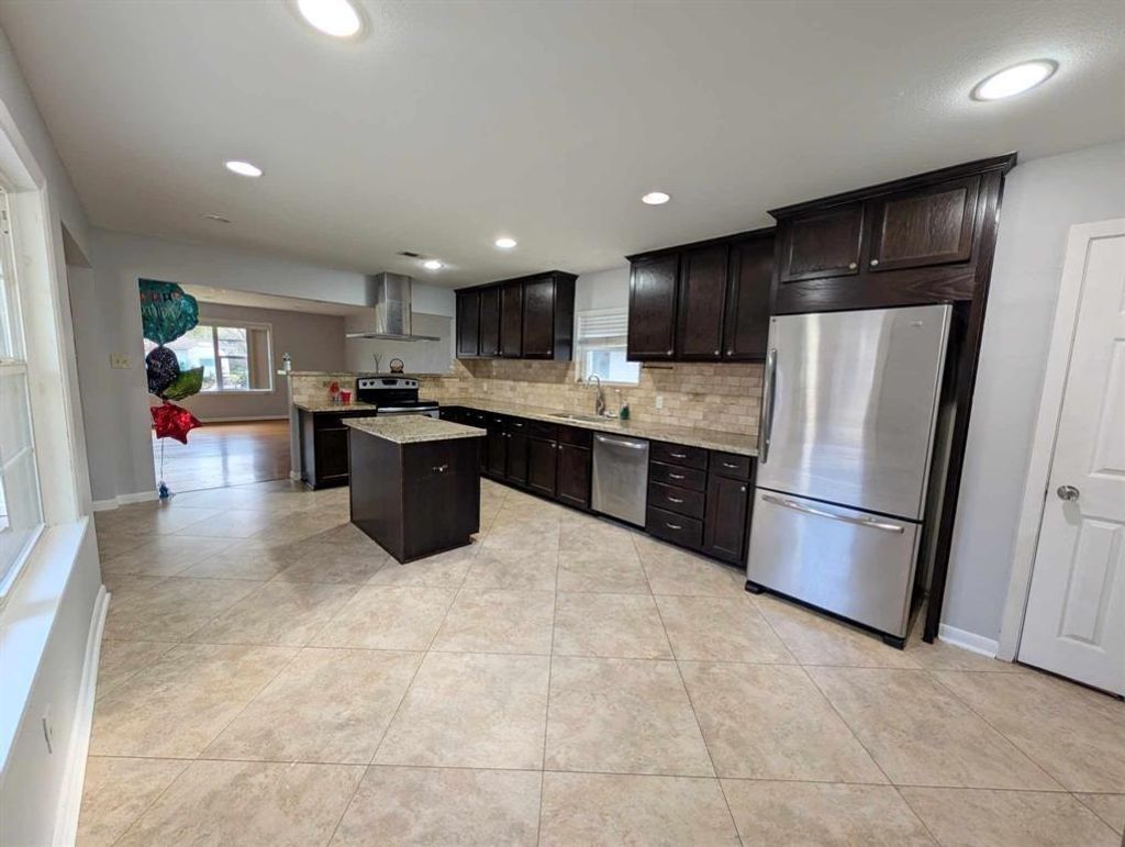 Photo of 5306 Briarbend Drive, Houston, TX 77096 (MLS # 63998952)