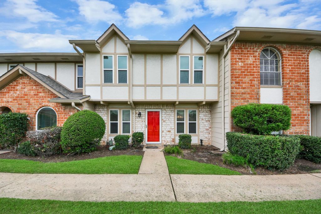 Photo of 44 Chapparal Court, Missouri City, TX 77459 (MLS # 47911850)