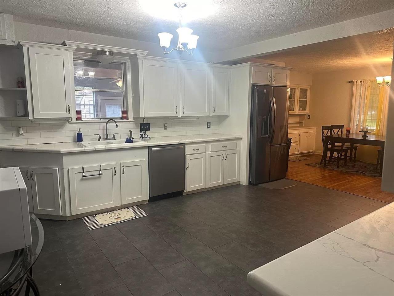 319 E Walnut